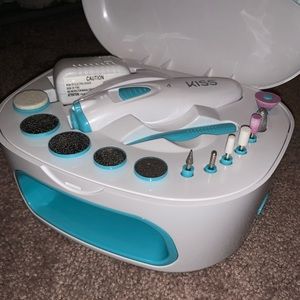 Kiss nail kit. With batteries included. Brand new.